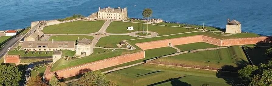 Old Fort Niagara image courtesy of NiagaraFallsLive.com